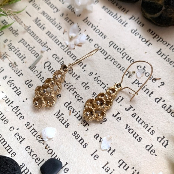 50's BAROQUE SCALLOPED ROPE LATTICE DANGLE EARRINGS - Picture 7 of 10